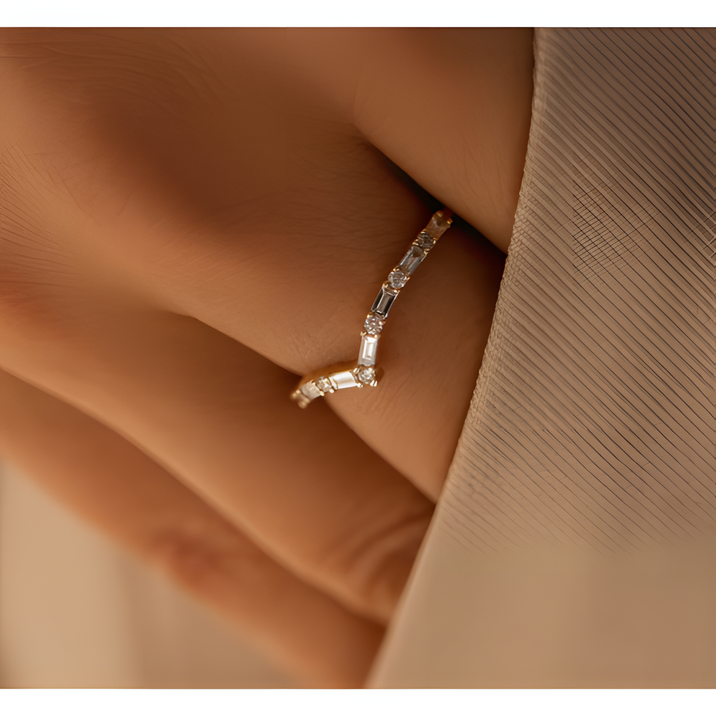 Classic Zircon Vanki Golden Band Ring