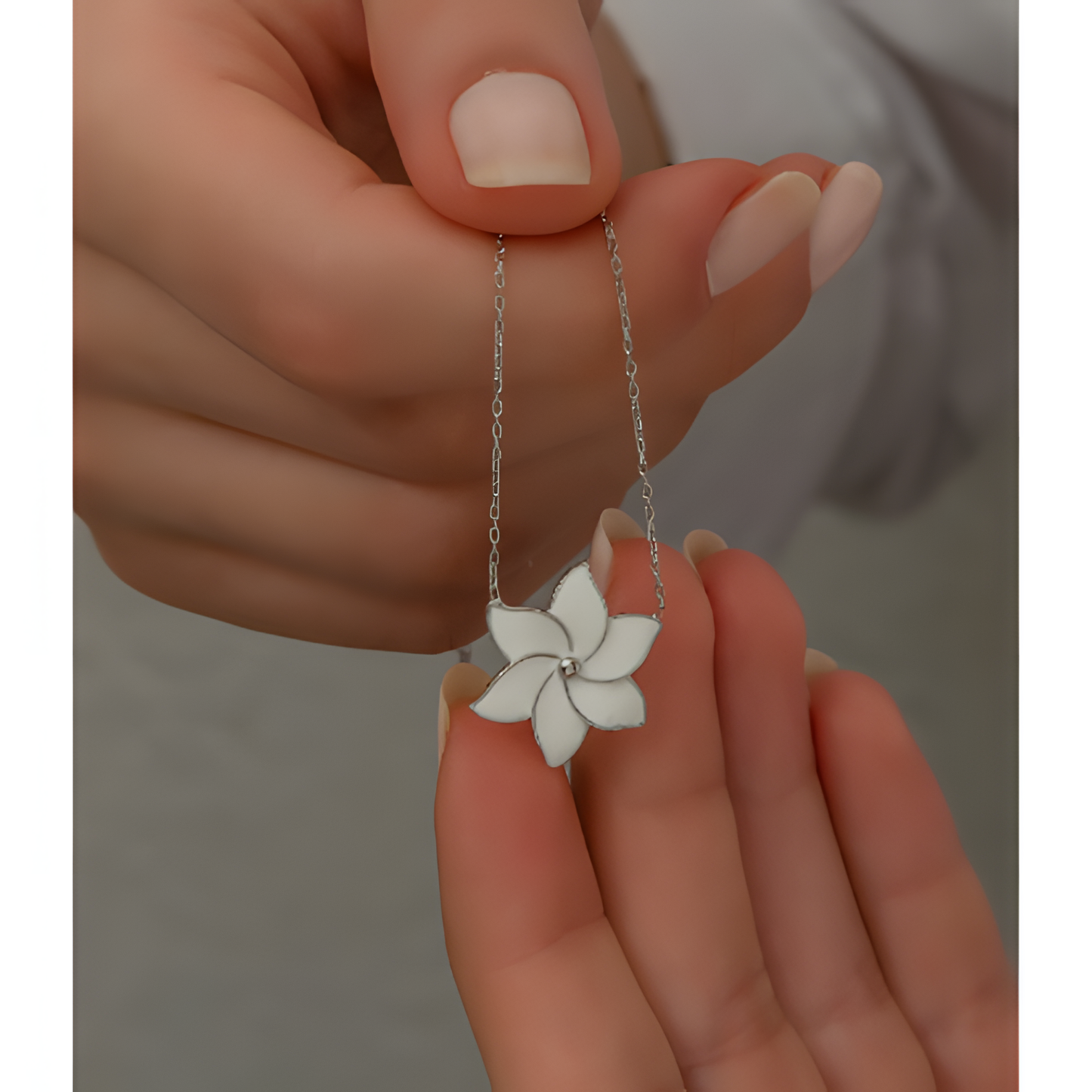 Effortless Elegance Daisy Silver Necklace