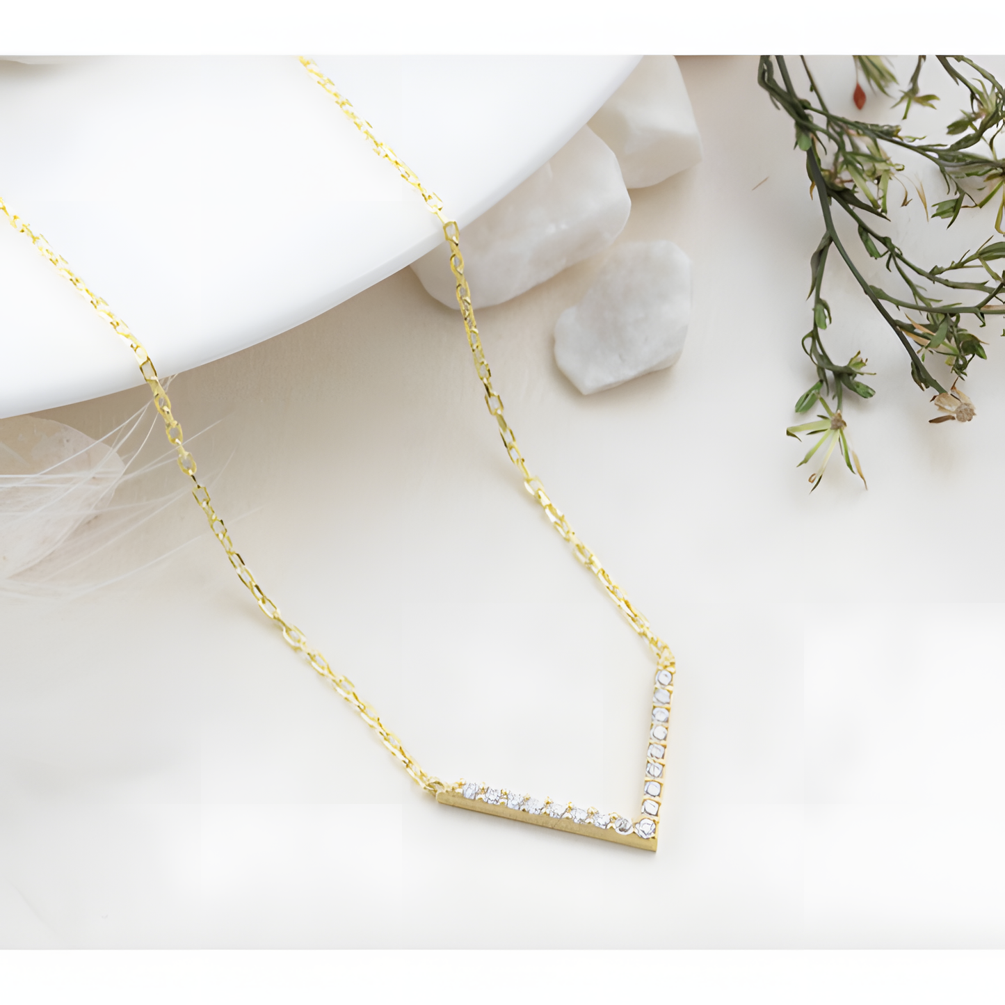 Essential V Exquisite Necklace