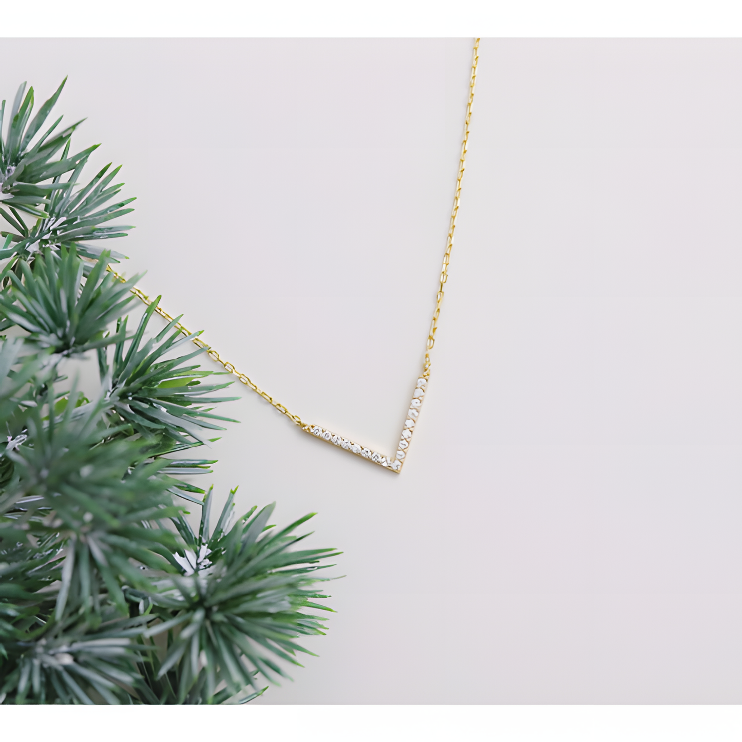 Essential V Exquisite Necklace