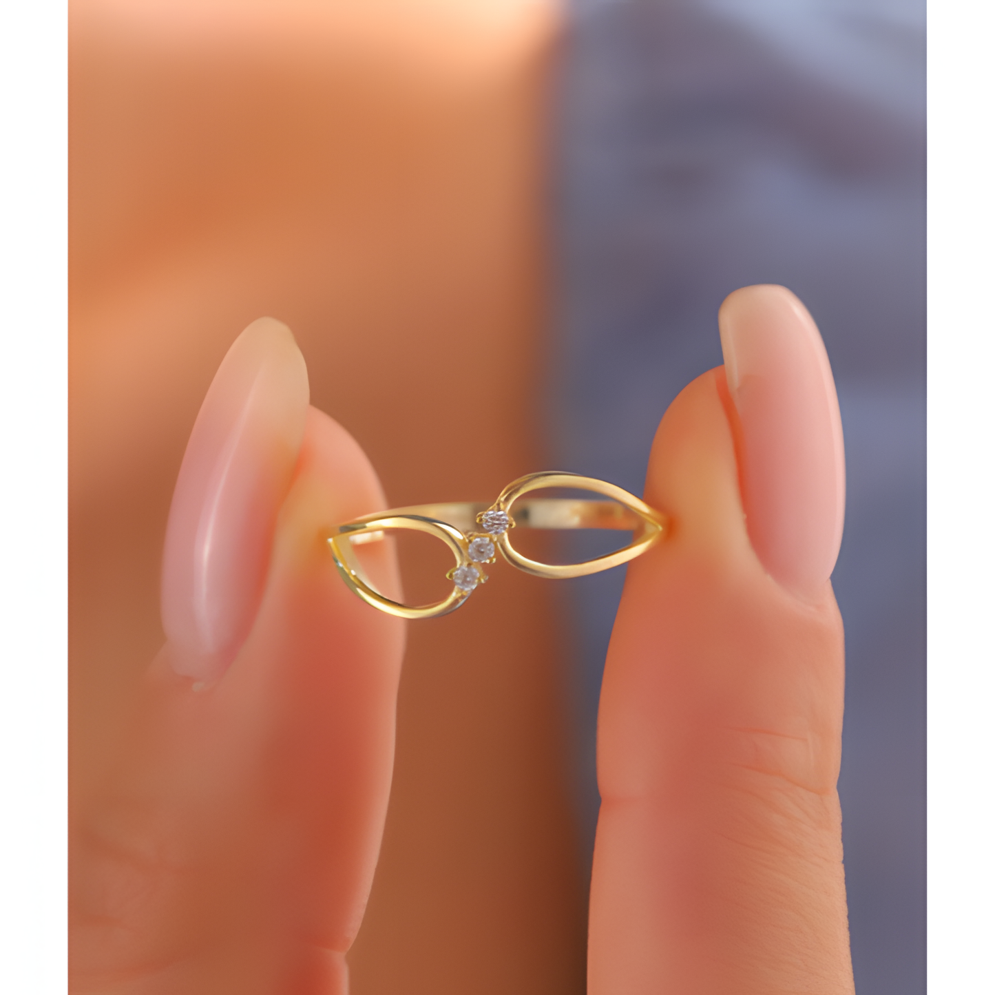 Zircon Holding Love Golden Ring